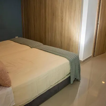Apartamento Cozy Luxury Steps To The